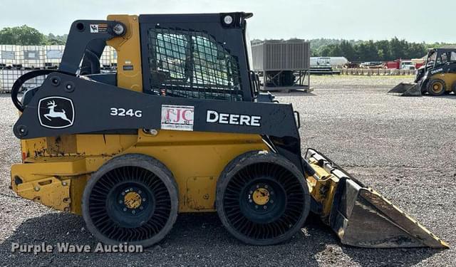 Image of John Deere 324G equipment image 3