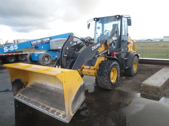 Image of John Deere 324L equipment image 1