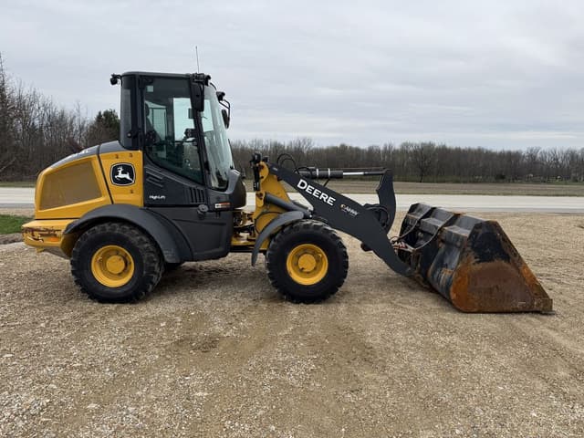 Image of John Deere 324L equipment image 3