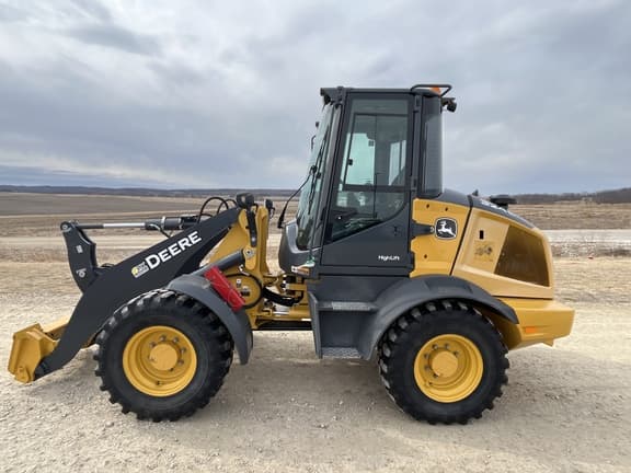 Image of John Deere 324L equipment image 3