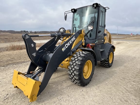 2021 John Deere 324L Equipment Image0