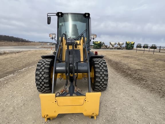 Image of John Deere 324L equipment image 4