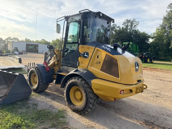 Image of John Deere 324L equipment image 3