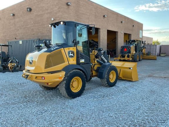 Image of John Deere 324L equipment image 4