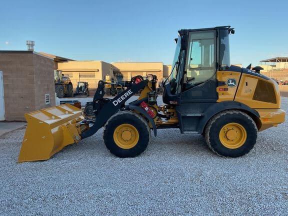 Image of John Deere 324L equipment image 1