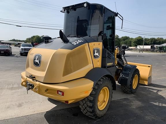 Image of John Deere 324L equipment image 3