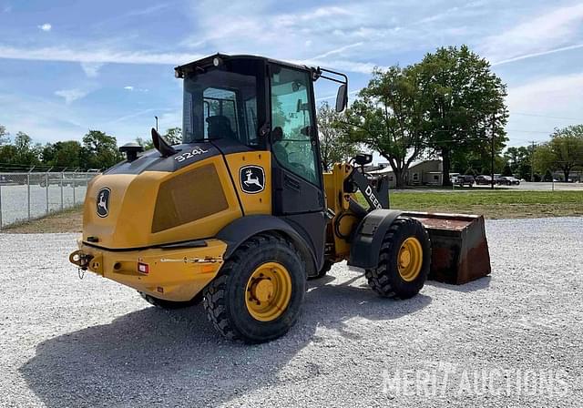 Image of John Deere 324L equipment image 4