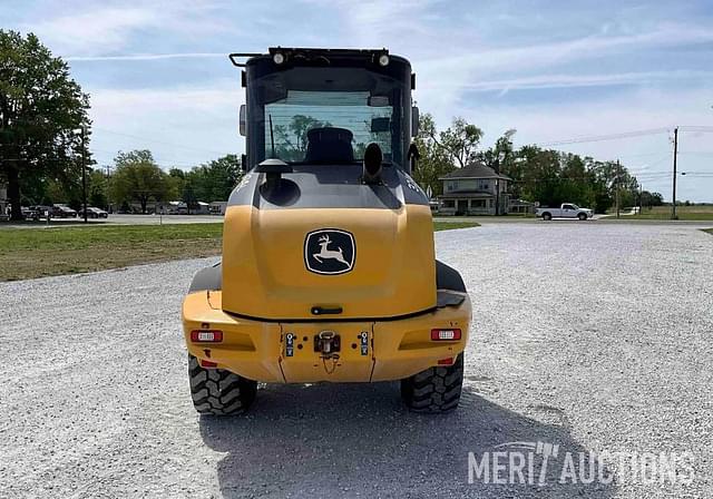 Image of John Deere 324L equipment image 3