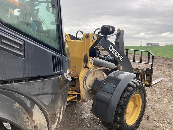 Image of John Deere 324L equipment image 4