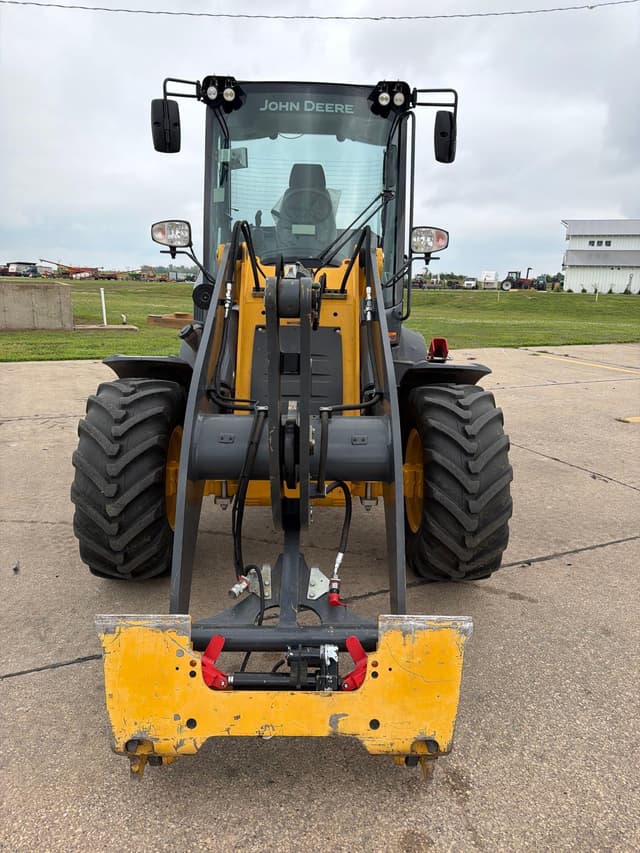 Image of John Deere 324L equipment image 1