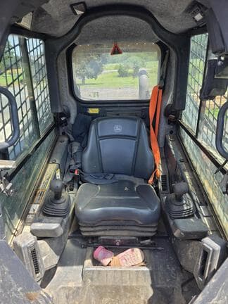 Image of John Deere 325G equipment image 2