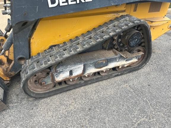 Image of John Deere 325G equipment image 4