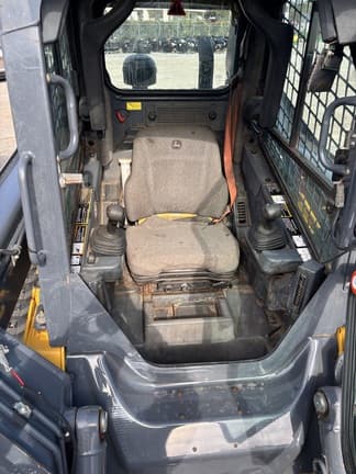 Image of John Deere 325G equipment image 3