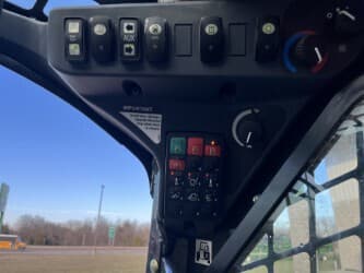 Image of John Deere 325G equipment image 4