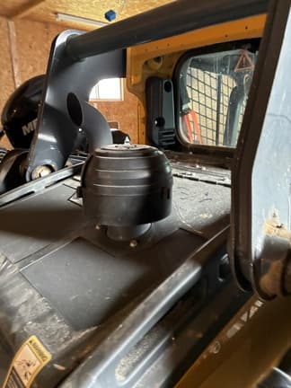 Image of John Deere 325G equipment image 2