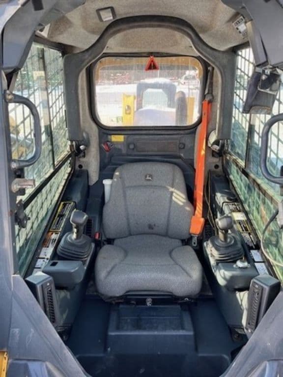 Image of John Deere 325G equipment image 4