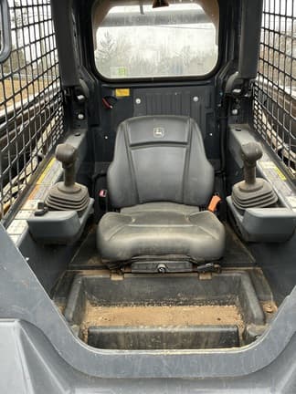 Image of John Deere 331G equipment image 4