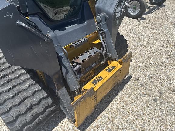 Image of John Deere 331G equipment image 4