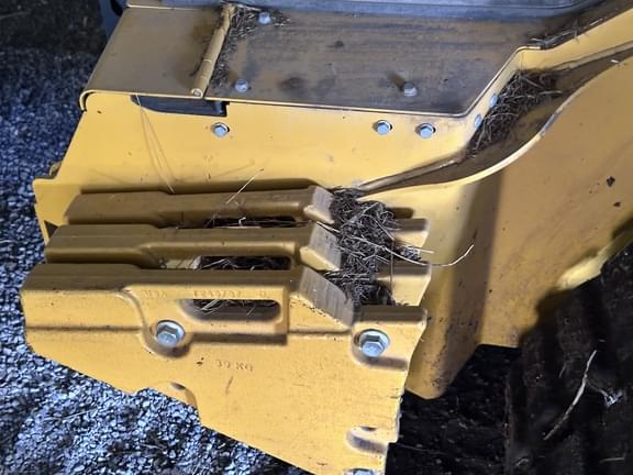 Image of John Deere 331G equipment image 4