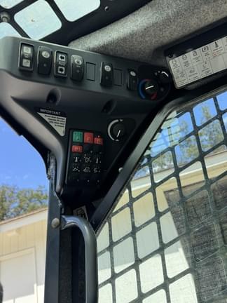 Image of John Deere 331G equipment image 2