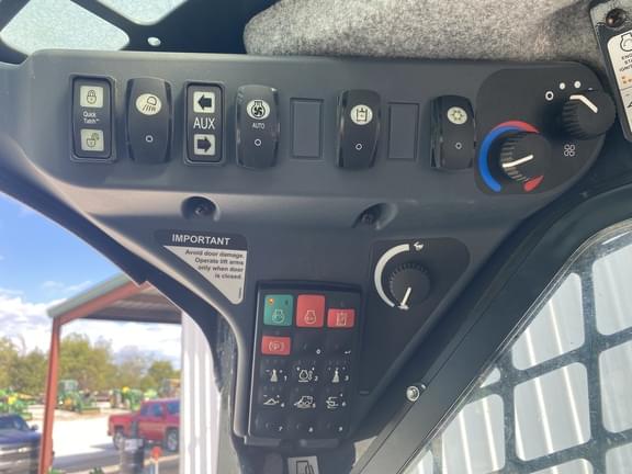 Image of John Deere 331G equipment image 3