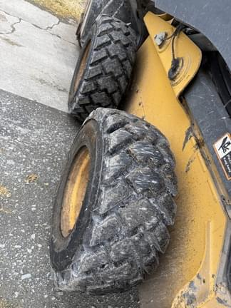 Image of John Deere 332G equipment image 3