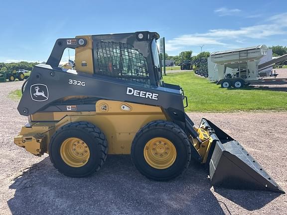 Image of John Deere 332G equipment image 1