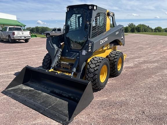 Image of John Deere 332G equipment image 4