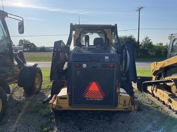 Image of John Deere 332G equipment image 4