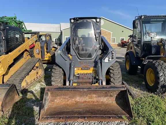 Image of John Deere 332G equipment image 1