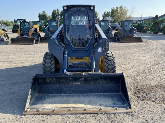 Image of John Deere 332G equipment image 2