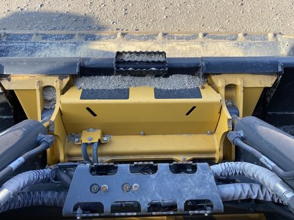 Image of John Deere 332G equipment image 3