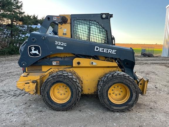 Image of John Deere 332G equipment image 4