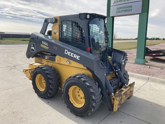 Main image John Deere 332G