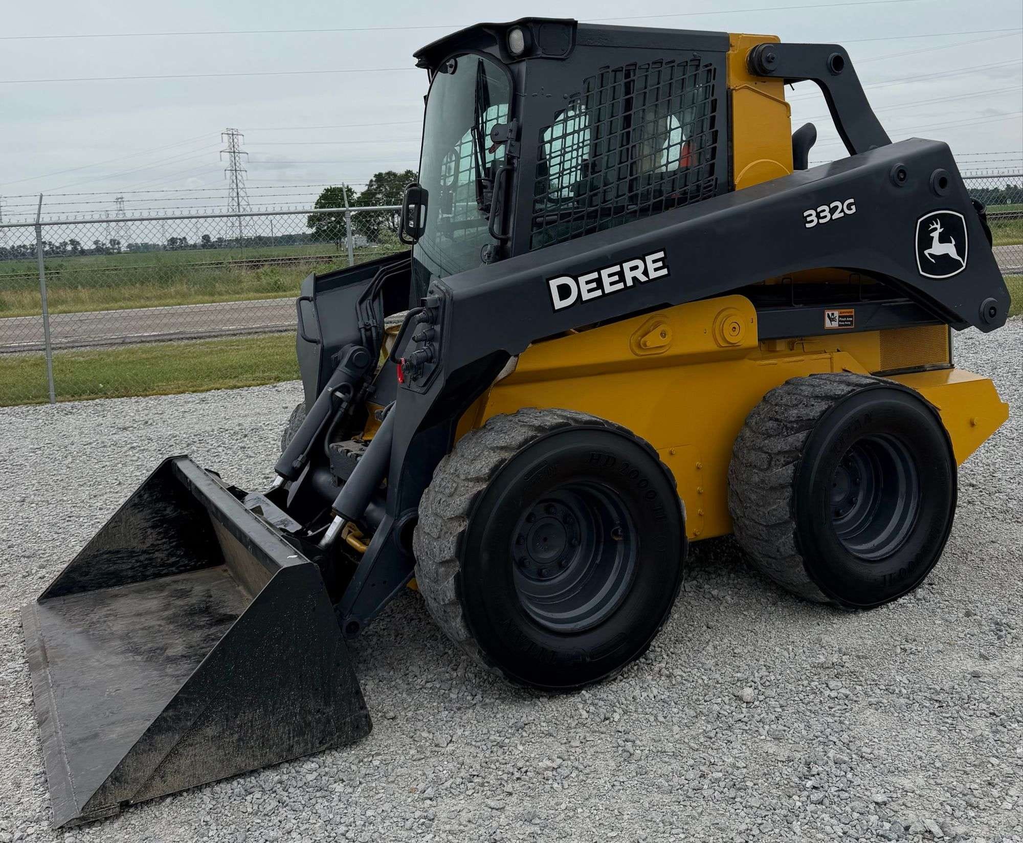 2021 John Deere 332G Equipment Image0
