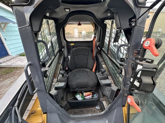 Image of John Deere 333G equipment image 4