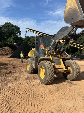 Image of John Deere 344L equipment image 4