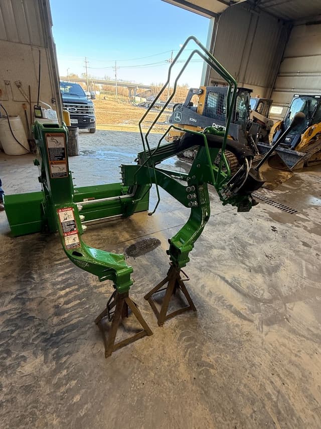 Image of John Deere 400E equipment image 4