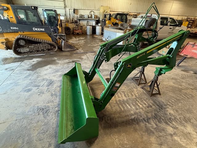 Image of John Deere 400E equipment image 1
