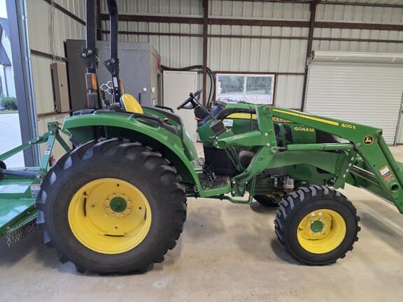 Image of John Deere 4044M equipment image 4