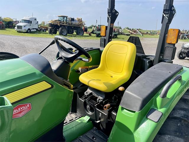 Image of John Deere 4044M equipment image 4