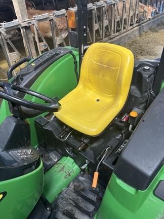 Image of John Deere 4044M equipment image 4