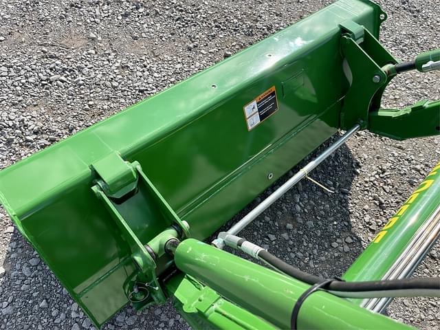 Image of John Deere 4044M equipment image 4