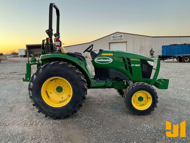Image of John Deere 4044M equipment image 3