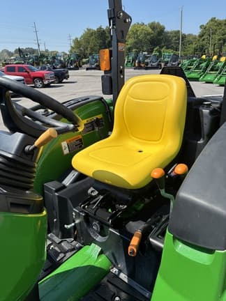 Image of John Deere 4044M equipment image 4