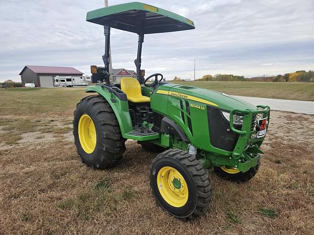 Image of John Deere 4044M equipment image 4