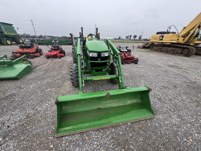 Image of John Deere 4044M equipment image 4