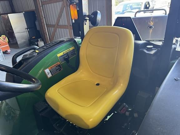 Image of John Deere 4044M equipment image 4