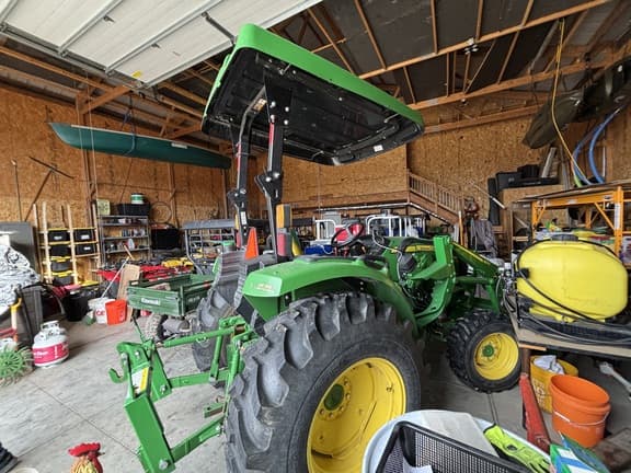Image of John Deere 4044M equipment image 4