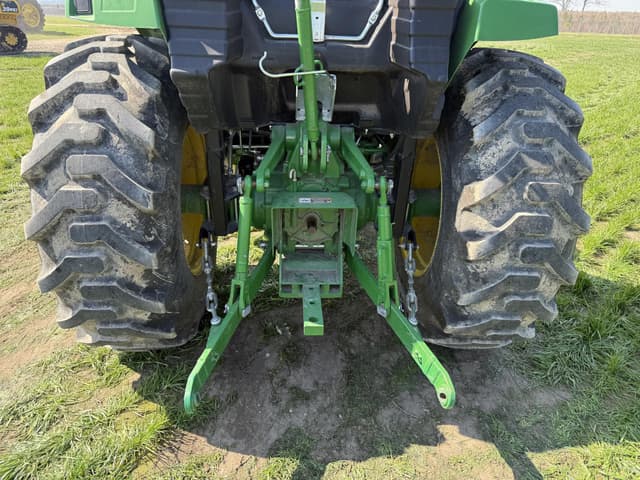 Image of John Deere 4044M equipment image 3